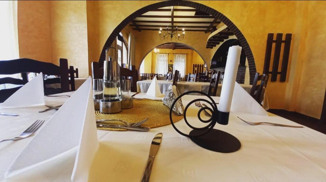 Restaurant Casa Miorita Hotel Busteni Bagian luar foto
